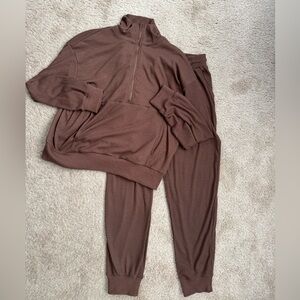 Brown 2 piece track suit
Quarter Zip
Size - Large